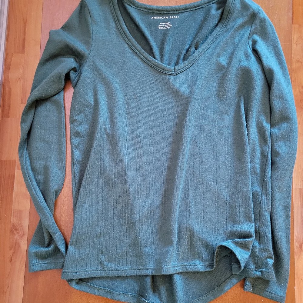 American Eagle Long-Sleeve V-Neck XS Sage Green